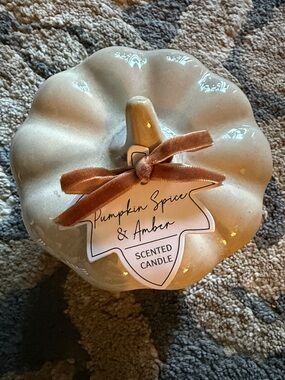 Pumpkin Spice & Amber Scented Candle - Beige Ceramic Pumpkin